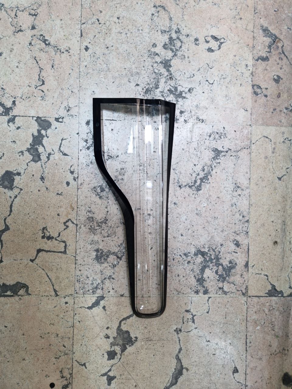 IMG_20260614_124555_924 طلق خطر روی صندق چانگان cs55سمت چپ - تصویر 1
